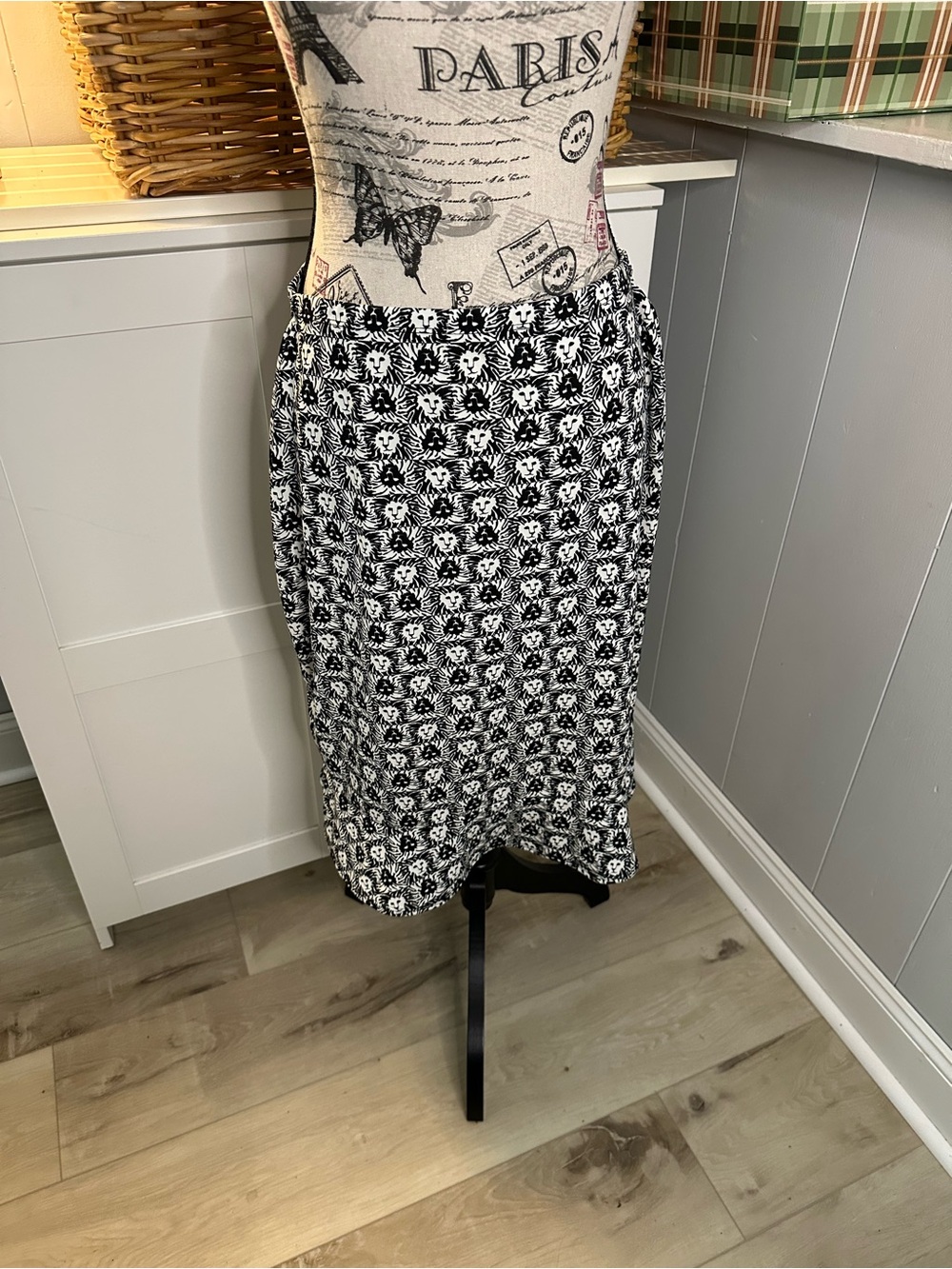 Anne Klein Black and White Geometric Lion Midi Skirt